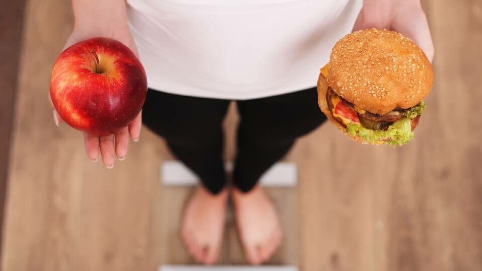 إحدى الطرق لإنقاص الوزن بسرعة هي تغيير نظامك الغذائي. 